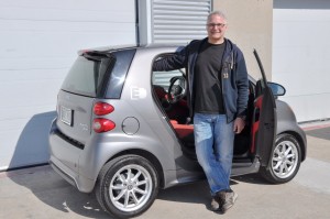 Pierre Ostiguy et sa Smart électrique