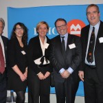 À l’extrême droite, Pierre Barré, de Dealertrack, pose avec des collègues d’Albi le Géant, un groupe qui a toujours le vent dans les voiles.