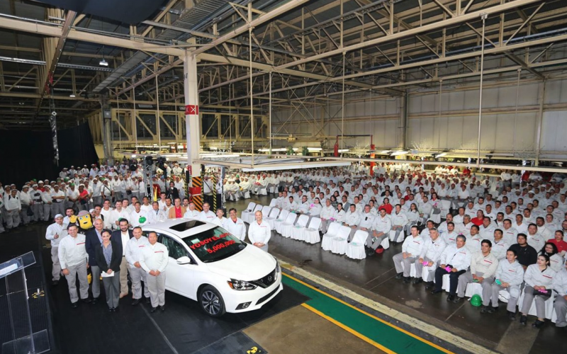Nissan St-Georges et le 5 millionième véhicule Nissan construit en Amérique du Nord.
