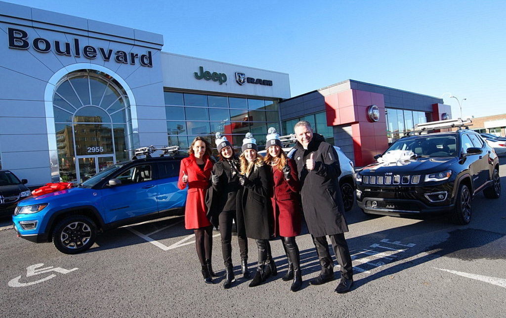 Les sœurs Dufour-Lapointe reçoivent des Jeep Compass chez Boulevard Dodge Chrysler
