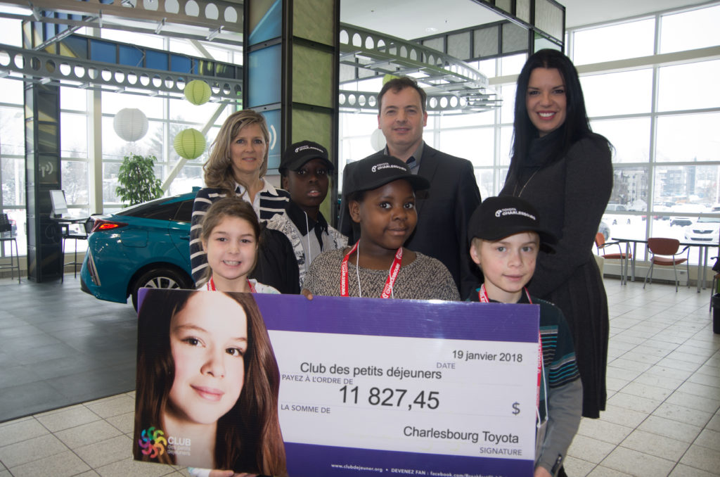 Charlesbourg Toyota remet 11 827,45$ au Club des petits déjeuners