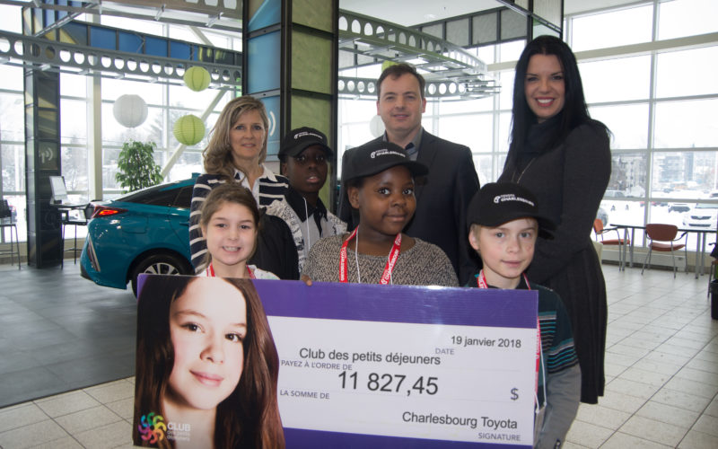 Charlesbourg Toyota remet 11 827,45$ au Club des petits déjeuners