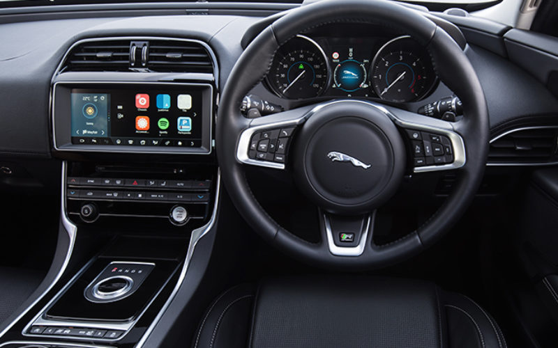 Apple Car Play et Android Auto offert en équipement standard dans certains modèles Jaguar Land Rover