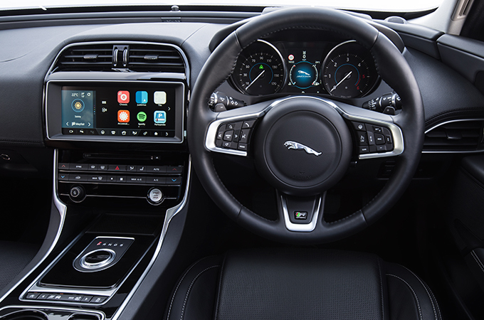 Apple Car Play et Android Auto offert en équipement standard dans certains modèles Jaguar Land Rover