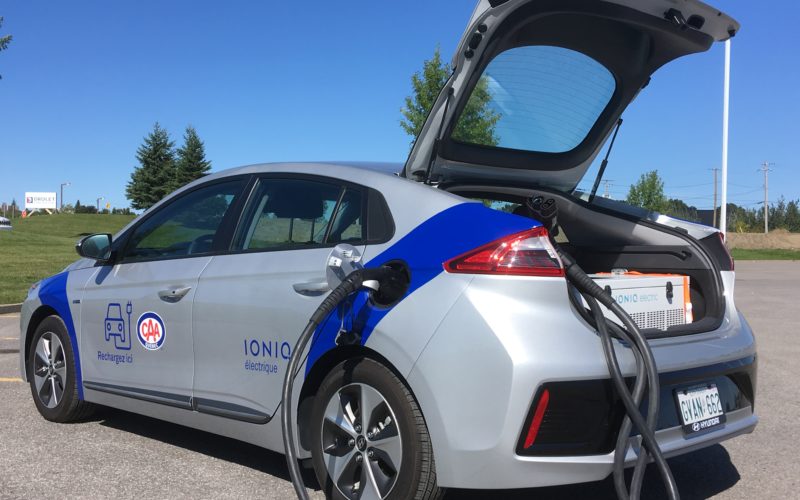 CAA-Québec lance un service de rechage d’urgence pour les véhicules électriques