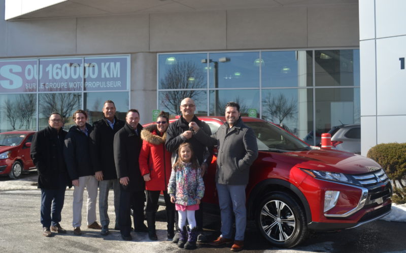 Le gagnant du concours du Salon de l’auto de Montréal prend livraison de son Mitsubishi Eclipse Cross