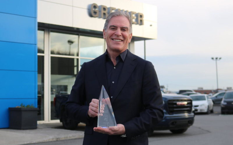 GM Canada souligne les 25 ans de partenariat avec Louis Grenier et Grenier Chevrolet Buick GMC