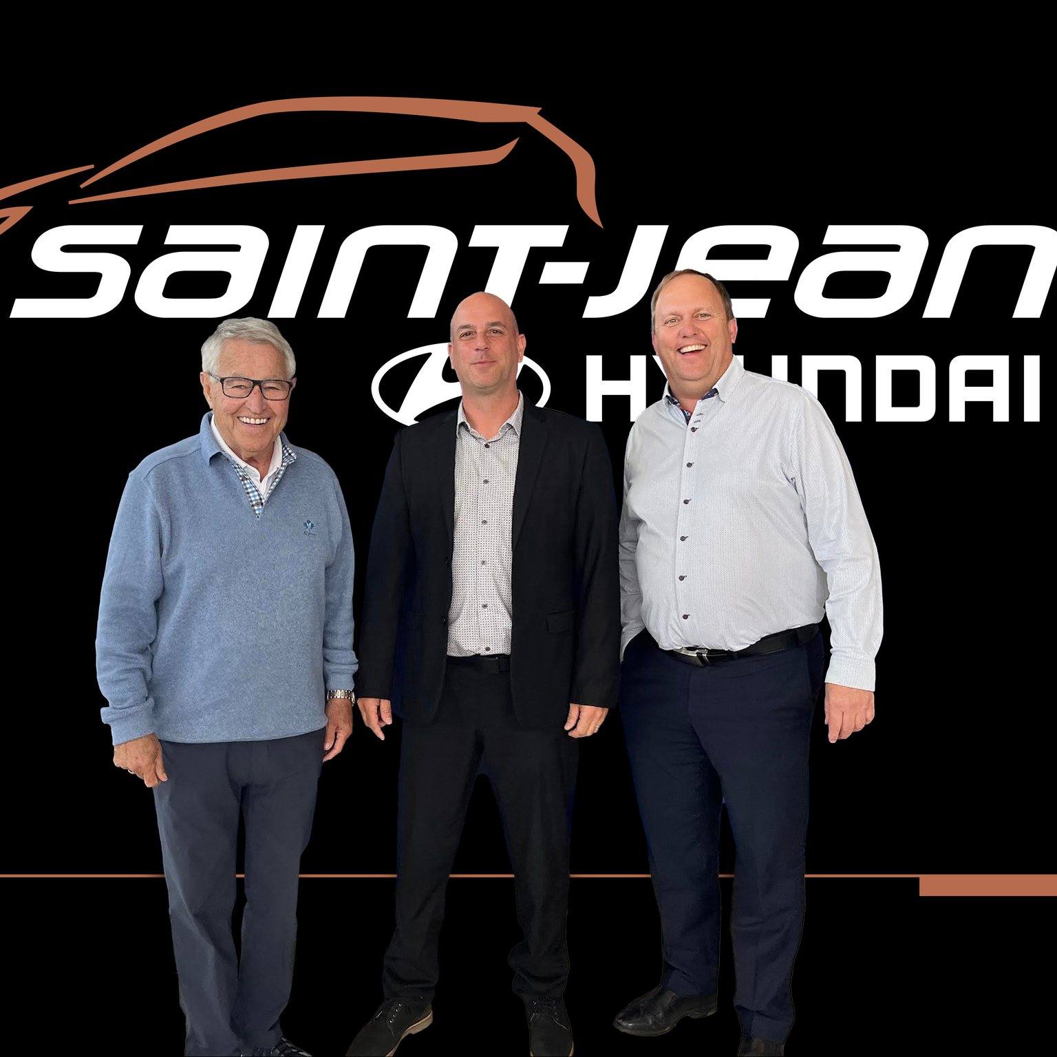Dans l'ordre habituel : Michel Bergeron, porte-parole et client de Saint-Jean Hyundai, Patrick Pelchat, directeur des ventes - véhicules d'occasion chez Saint-Jean Hyundai et François Duquette, propriétaire de Saint-Jean Hyundai.