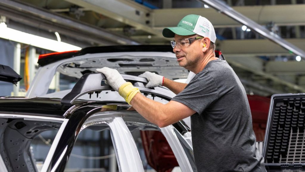 Les constructeurs mondiaux ont injecté 25 milliards $ dans l’économie canadienne en 2024