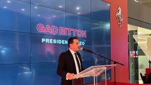 Gad Bitton présente la Ferrari 849 Testarossa au concessionnaire de Montréal