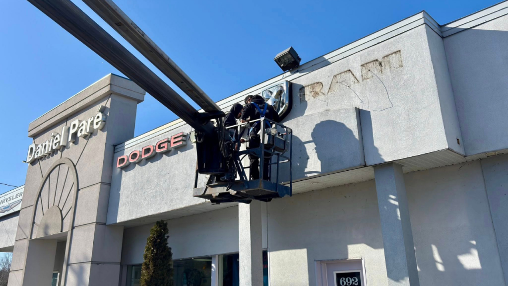 Enseigne Ram, Daniel Paré Dodge Chrysler