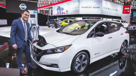 En février 2018, Joni Paiva, alors président de Nissan Canada, présente la nouvelle Leaf 2018 et la borne Flo Maison, un duo né d'un partenariat créé avec le fabricant québécois de bornes de recharge.