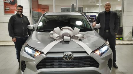 Charles-Olivier Turcotte franchit le cap des 400 véhicules par année chez Boulevard Toyota, à Québec