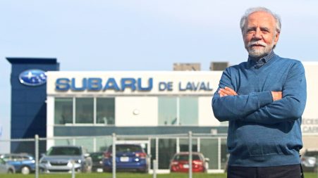 Photo de René Di Fruscia, ancien concessionnaire en titre de Subaru de Laval. La photo a été prise dans le cadre d'un reportage préparé pour le magazine AutoMédia face aux installations de Subaru de Laval (1640, autoroute Laval Est, Laval, Quebec H7M 5E5) depuis le terrain de Aubut & Beauregard Vitres d’Autos Inc. (1618, autoroute 440 est, Laval, QC H7M 5E5).