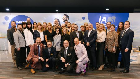 L'équipe de iA lors de la soirée Avant Première Bénéfice du Salon de l'Auto de Montréal 2024.